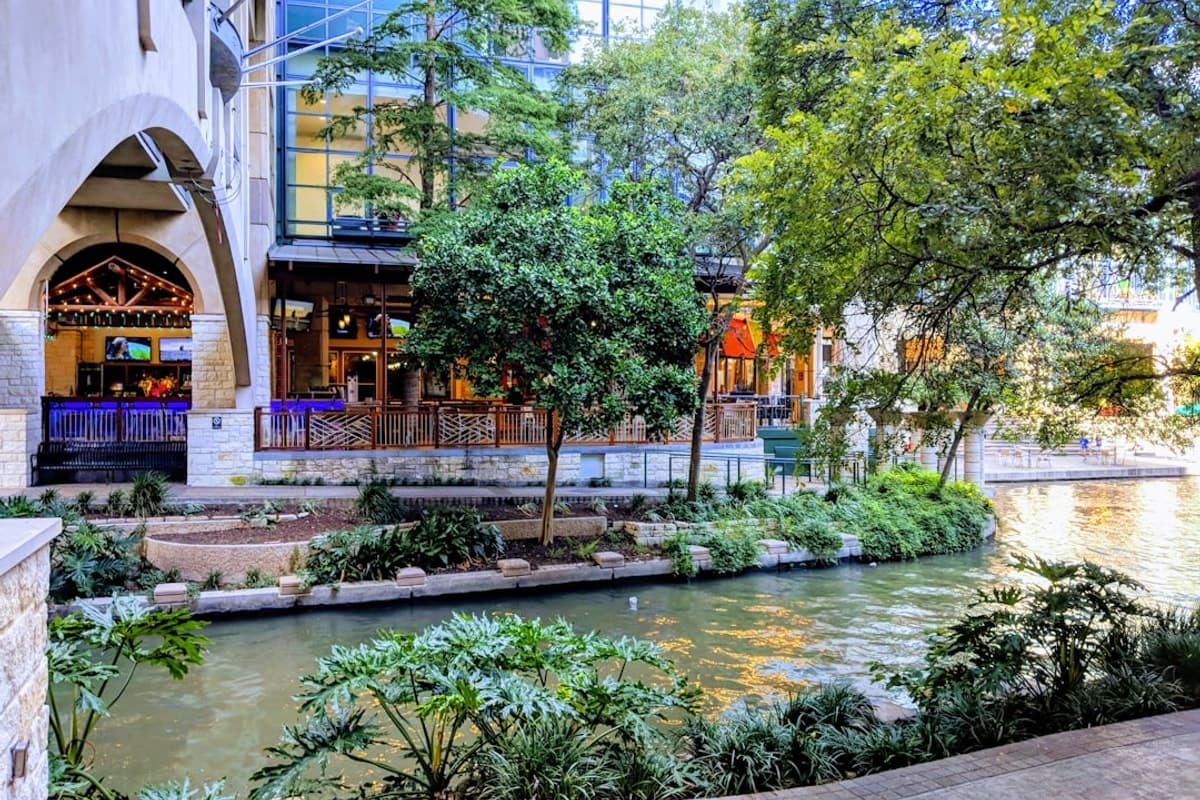 Brushy Creek - Local lifestyle, dining, and shopping 1890 Ranch or local Cedar Park dining near Brushy Creek